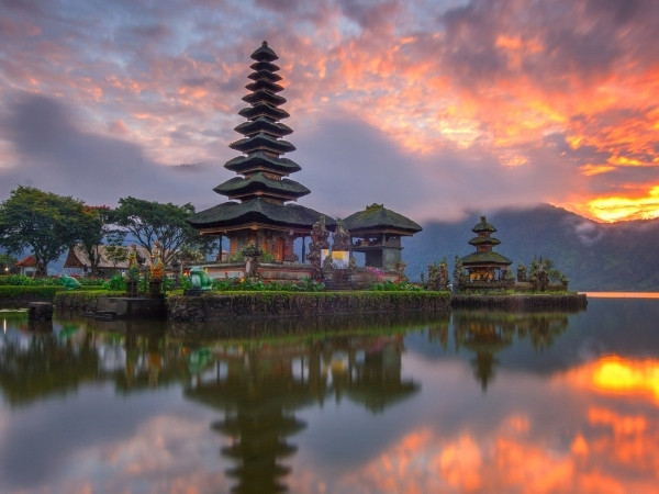 Ulun Danu, Beratan Lake